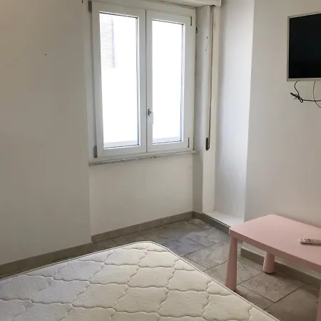 One Bedroom With Balcony At 8 Km Away From The Beach